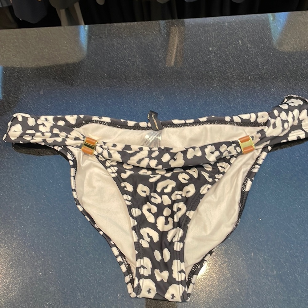 Black and white bikini bottoms L
